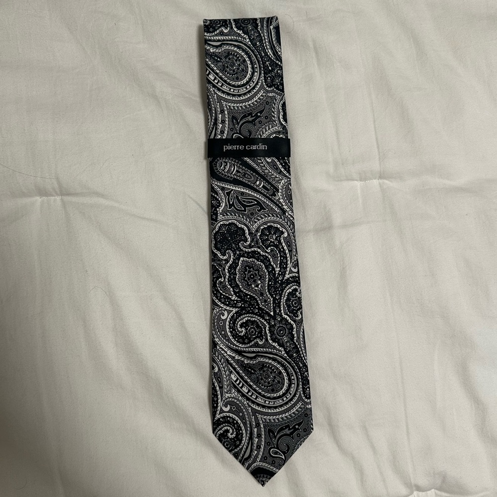 Pierre Cardin Elegant Black and Gray Paisley Tie